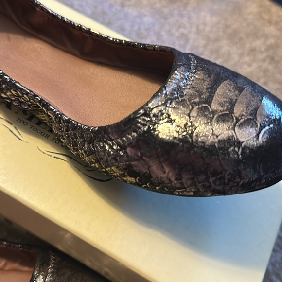 NWOT Lucky Brand Flats - Picture 2 of 6